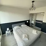 Splendide 70m2 Balcon + Parking Apartment *