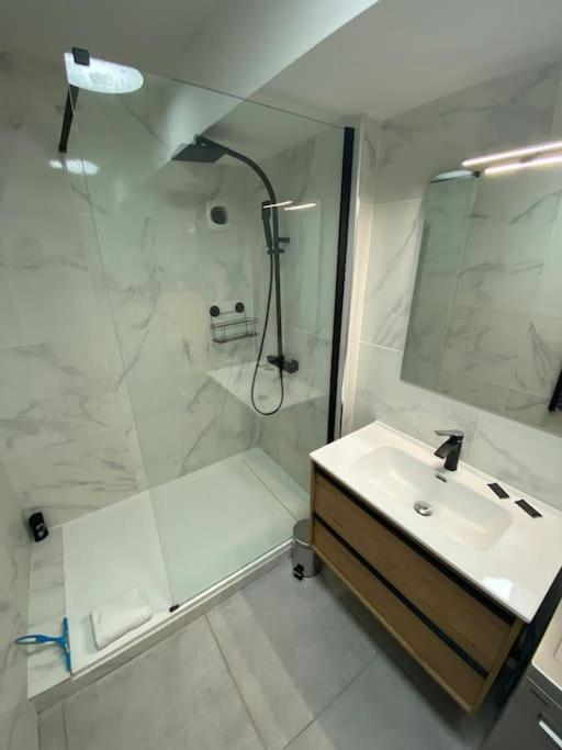 Splendide 70m2 Balcon + Parking Apartment *